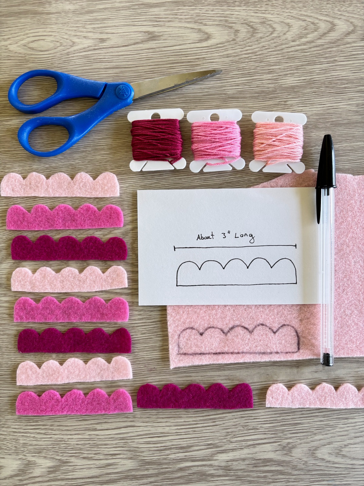 Paper pattern for felt flowers.