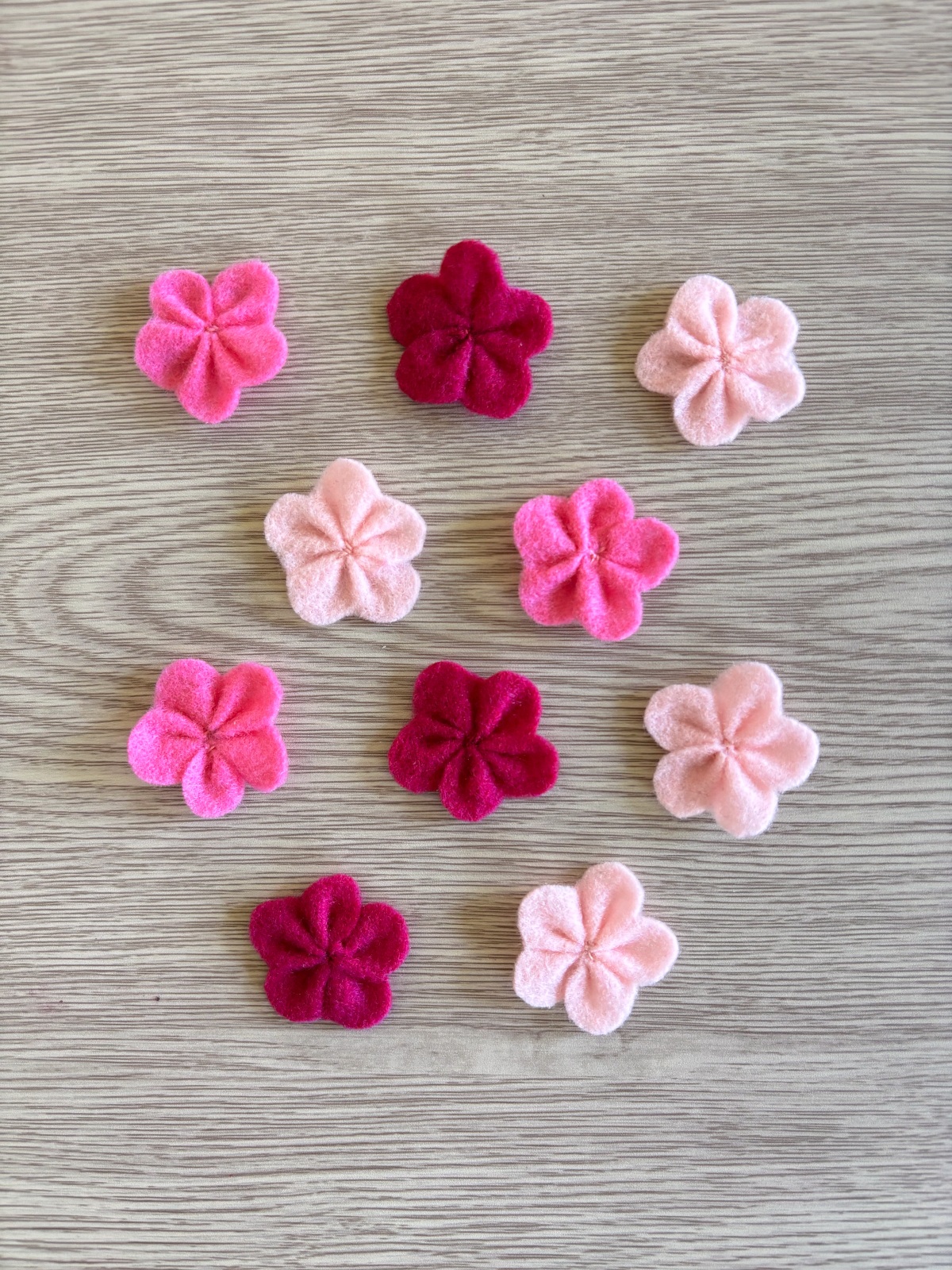 Finished felt flowers.